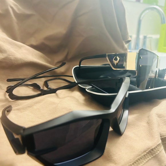 Glasses - Picture 4 of 5